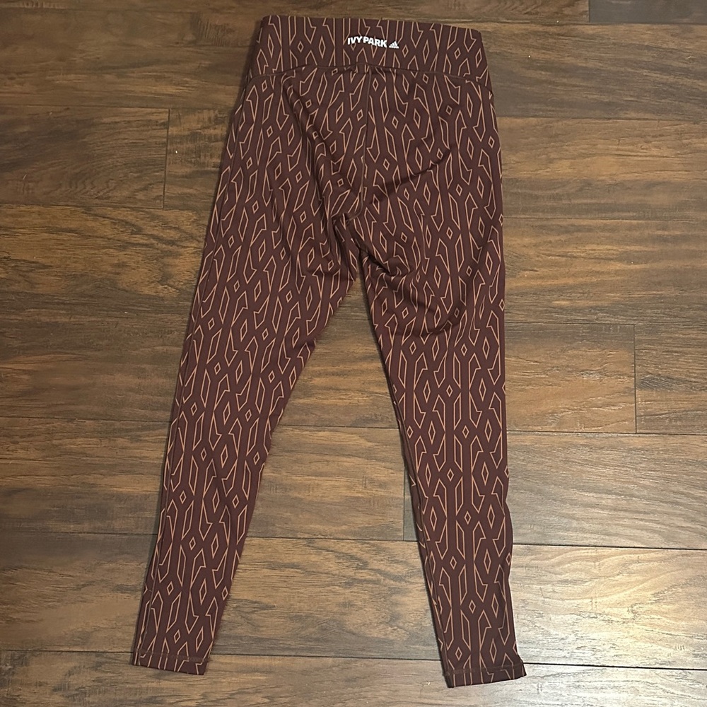 IVY PARK women Maroon Leggings with Tan Geometric Print